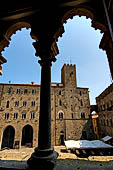 Volterra Piazza dei Priori -  Il palazzo del podest con la Torre del Porcellino visto da una finestra del palazzo dei Priori.